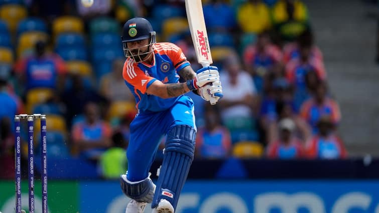 Virat Kohli become first batter to reach 3000 runs in combine T20I and ODI World Cup IND vs BAN T20 World Cup 2024 IND vs BAN: किंग कोहली ने बना दिया 'विराट' रिकॉर्ड, वर्ल्ड कप में तीन हज़ार रन बनाने वाले बने पहले बल्लेबाज़ 