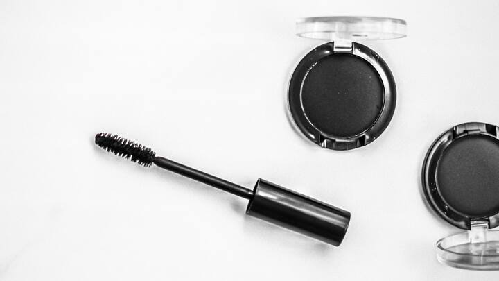 A Waterproof Mascara is perfect for the rain as it stays in place & keeps the eyes looking wide. (Image Source: Canva)