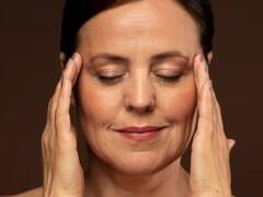 40 ਸਾਲ ਦੀ ਉਮਰ 'ਚ ਪਾਉਣਾ ਚਾਹੁੰਦੇ ਹੋ ਖੂਬਸੂਰਤ ਅਤੇ ਗਲੋਇੰਗ ਸਕਿਨ ਤਾਂ ਰਾਤ ਨੂੰ ਸੌਣ ਤੋਂ ਪਹਿਲਾਂ ਕਰੋ ਇਹ ਕੰਮ