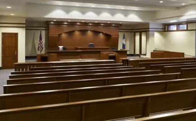 ਸਗੋਂ ਤੁਹਾਨੂੰ ਚਲਾਨ ਨੂੰ ਅਦਾਲਤ ਵਿੱਚ ਚੁਣੌਤੀ ਦੇਣੀ ਚਾਹੀਦੀ ਹੈ। ਅਦਾਲਤ ਵਿੱਚ ਜਾ ਕੇ ਸਾਰੀ ਘਟਨਾ ਬਾਰੇ ਜੱਜ ਸਾਹਮਣੇ ਆਪਣੀ ਦਲੀਲ ਪੇਸ਼ ਕਰੋ। ਜੇਕਰ ਤੁਹਾਡੀ ਦਲੀਲ ਸਹੀ ਹੈ। ਫਿਰ ਅਦਾਲਤ ਤੁਹਾਡਾ ਚਲਾਨ ਰੱਦ ਕਰ ਦੇਵੇਗੀ।