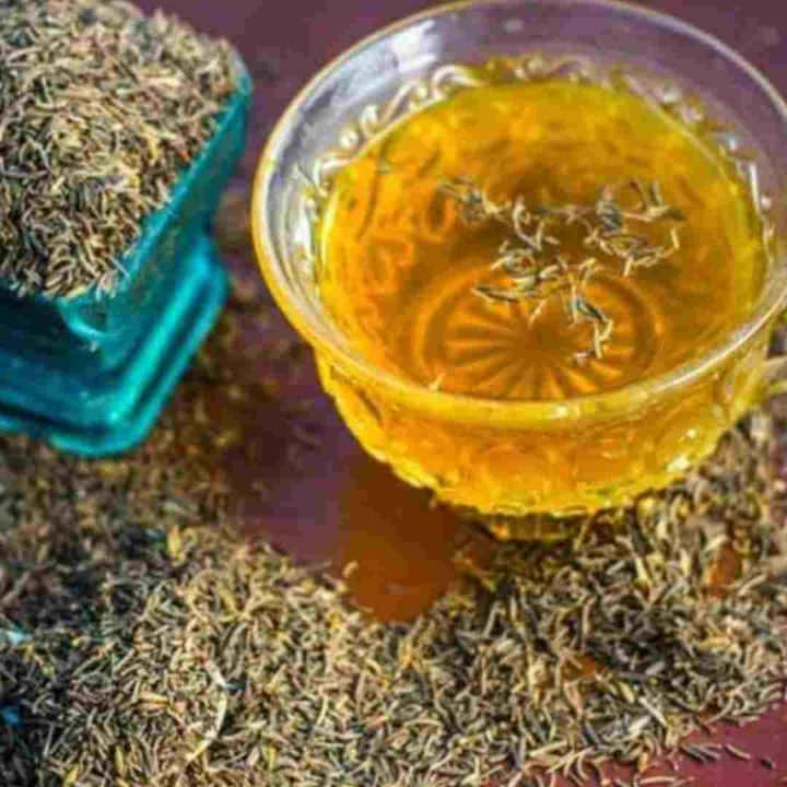 Ajwain Water : ਭਾਰਤੀ ਮਸਾਲੇ ਸਿਹਤ ਲਾਭਾਂ ਨਾਲ ਭਰਪੂਰ ਹੁੰਦੇ ਹਨ। ਇਹਨਾਂ ਵਿੱਚੋਂ ਇੱਕ ਮੁੱਖ ਮਸਾਲਾ ਅਜਵਾਇਣ ਹੈ ਜੋ ਆਪਣੀ ਵੱਖਰੀ ਖੁਸ਼ਬੂ ਅਤੇ ਸੁਆਦ ਲਈ ਜਾਣਿਆ ਜਾਂਦਾ ਹੈ।