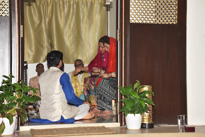 यह पूजा 23 जून को सोनाक्षी सिन्हा और जहीर इकबाल की शादी से पहले हुई।