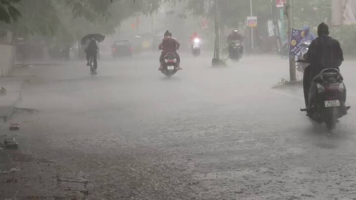 ભારે વરસાદની આગાહીને ધ્યાનમાં લઈને, NDRF (National Disaster Response Force) ની 3 ટીમોને તૈનાત કરવામાં આવી છે. આ ટીમો કચ્છ, રાજકોટ અને વલસાડમાં સ્થિત છે, દરેક ટીમમાં 30 સભ્યોનો સમાવેશ થાય છે.