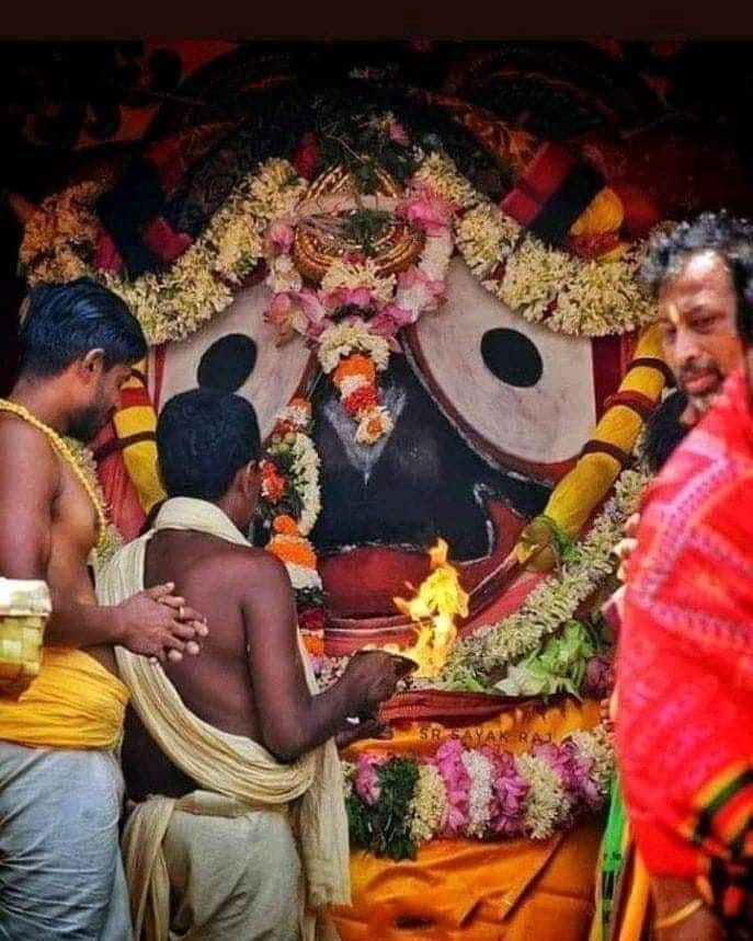 4. Netroseva: On the 16th day devotees can take a look at the idols. The ceremony of the first appearance of Lord Jagannath is called Netroseva.
