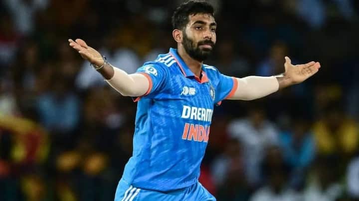 वहीं, इस फेहरिस्त में भारतीय तेज गेंदबाज जसप्रीत बुमराह दूसरे नंबर पर हैं. अब तक जसप्रीत बुमराह ने इंटरनेशनल टी20 मैचों में 12 मेडन ओवर फेंके हैं. (फोटो क्रेडिट- सोशल मीडिया)