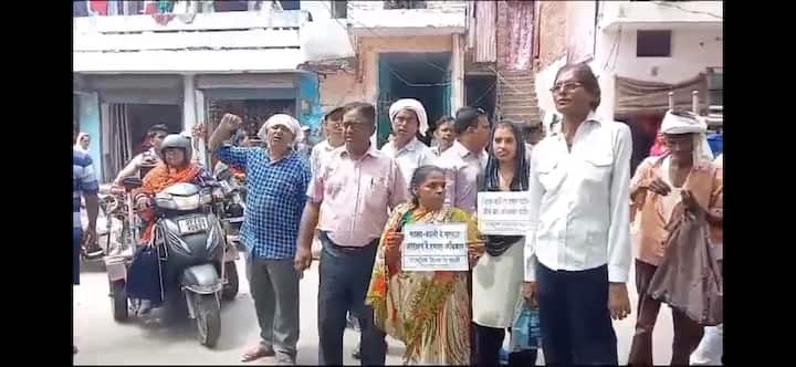 राष्ट्रीय दिव्यांग पार्टी के पदाधिकारियों ने खोला अपने हक न मिलने पर सरकार को आंदोलन की चेतावनी दी थी. जिसमे जनप्रतिनिधियों के आवास पर दिव्यांग पार्टी कार्यकर्ता खाट बिछाकर प्रदर्शन करेंगे.