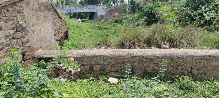 Damaged barrages in Pommidi Veppadi river சீக்கிரமா தடுப்பணை கட்டுங்க; நிலத்தடி நீர் மட்டும் குறையுது: வேதனையில் தவிக்கும் விவசாயிகள்