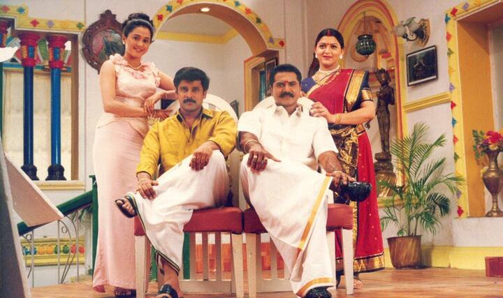 விக்ரம், தேவயானி, சரத்குமார், குஷ்பூ ஆகியோர் நடித்த விண்ணுக்கும் மண்ணுக்கும் படத்தை ராஜகுமாரன் இயக்கி இருந்தார். படத்தில் தேவயானி சினிமா ஹீரோயினாக நடித்து இருப்பார்.