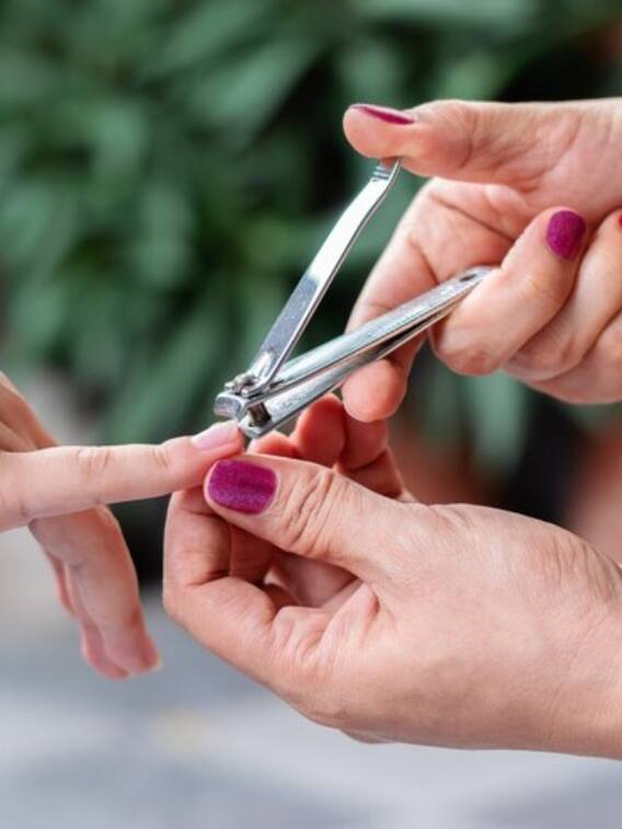 क्या दूसरे का नेल कटर इस्तेमाल करने से आप बीमार हो सकते हैं