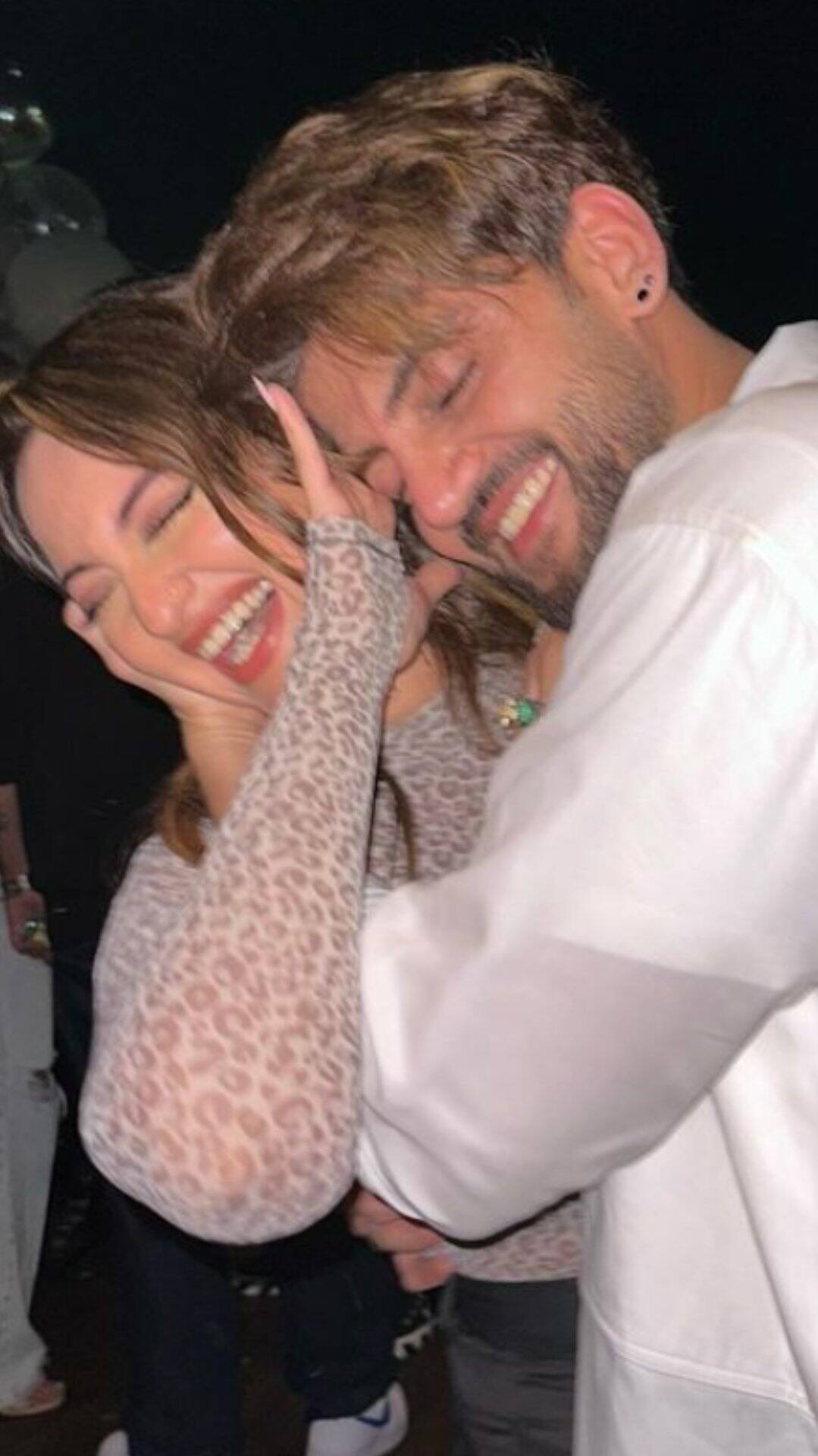 सोनाक्षी ने सोशल मीडिया पर दोनों की