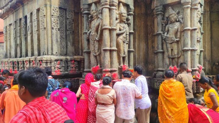 For the next three days, it is believed, that strong powers are generated inside Maa Kamakhya Temple, that one can earn through immense Sadhana. (Image Source: X/@KamakhyaTemple1)
