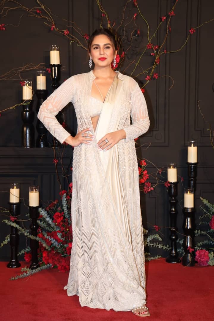 సోనాక్షి సిన్హా పెళ్లిలో హ్యూమా ఖురేషి ఫోటోలతో పాటు మరిన్ని గ్యాలరీల కోసం ఏబీపీ దేశాన్ని ఫాలో అవ్వండి. 