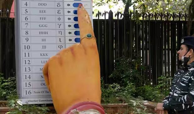 મહારાષ્ટ્રના અહમદનગરથી ભાજપના ઉમેદવાર સુજય વિખે પાટીલે 40 મતદાન મથકો સંબંધિત EVMની ચકાસણીની માંગ કરી છે. વિખે પાટીલ એનસીપી (શરદ પવાર) જૂથના નિલેશ લંકે સામે હારી ગયા હતા. ચૂંટણી પંચ દ્વારા શેર કરવામાં આવેલા ડેટા અનુસાર, YSR કોંગ્રેસ પાર્ટી અને દેસિયા મુરપોક્કુ દ્રવિડ કઝગમ (DMDK) ના એક-એક ઉમેદવારે પણ ચકાસણી માટે અરજી કરી છે.