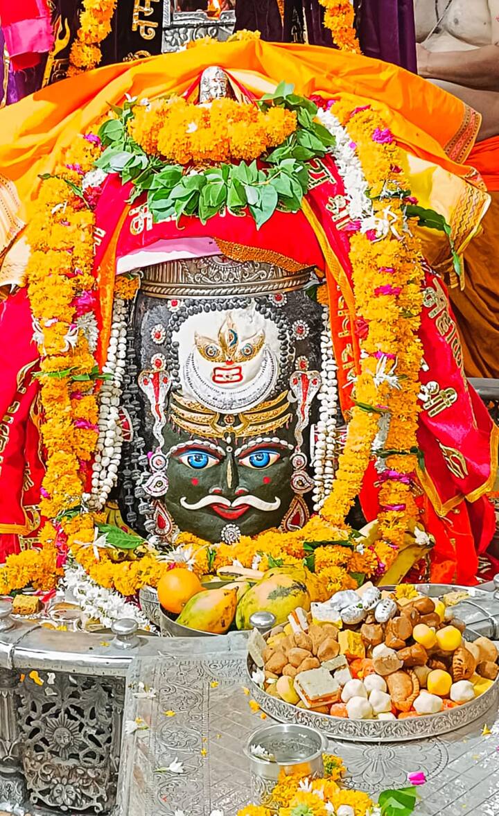 अब सीधे एफआईआर दर्ज कर जेल भेजा जाएगा. उज्जैन के महाकालेश्वर मंदिर का दर्शन करने रोजाना लाखों श्रद्धालु आते हैं. श्रद्धालुओं से कभी शीघ्र दर्शन, कभी भस्म आरती के नाम पर उगाही की जाती है.