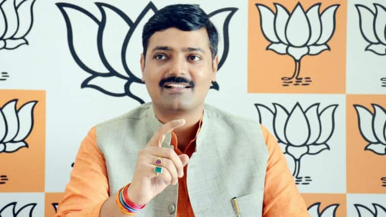 UP BJP Spokesperson Rakesh Tripathi Scuffle With Lucknow Police After Lok Sabha Election Loss BJP News: दिल्ली तक पहुंचा UP में अधिकारी बनाम BJP का मामला, पार्टी प्रवक्ता के साथ पुलिस की बदसलूकी, एक्शन की उठी मांग