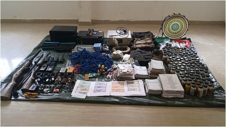 sukma police crpf and drg team confiscated fake currency during raid in naxal affected area ann Sukma: क्या जंगल में नकली नोट छाप रहे थे नक्सली? सुकमा में जवानों को छापेमारी में मिली प्रिंटर मशीन