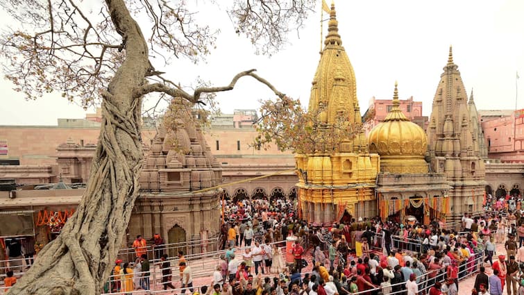 Varanasi Kashi Vishwanath Temple income increased four times in last 7 year 7 साल में इतने गुना बढ़ी 'बाबा विश्वनाथ' की आय, कोरोना के बाद भक्तों की संख्या में भी हुआ इजाफा