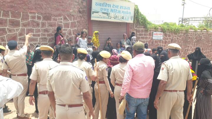 21 जून शुक्रवार की रात को हुई. इस घटना के बाद 22 जून शनिवार को पुलिस ने ड्रोन की मदद से सर्च किया तो कुछ एक मकान से करीब एक टोली से ज्यादा पत्थर नजर आए जिसके बाद पुलिस ने इकट्ठा कर वहां से हटाये गए.