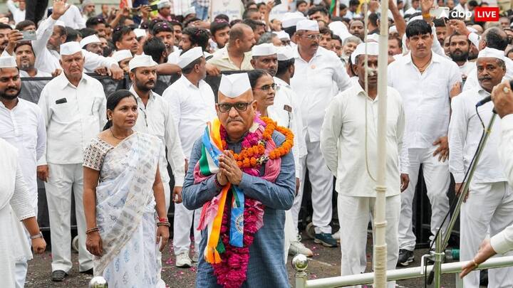 नीट परीक्षा में धांधली को लेकर कांग्रेस प्रदेश अध्यक्ष अजय राय ने बीजेपी पर कई गंभीर आरोप लगाए हैं. उन्होंने कहा कि अब बीजेपी इन मुद्दों को घुमा रही है. मेरी मांग है कि ये एग्जाम निरस्त होने चाहिए. उसी दिन घोषणा भी एग्जाम होने की हो.