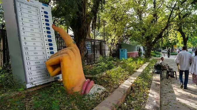 ચૂંટણી પંચે એક નિવેદનમાં જણાવ્યું છે કે અહમદનગર (મહારાષ્ટ્ર), વેલ્લોર (તમિલનાડુ) અને ઝહિરાબાદ (તેલંગણા)માં ભાજપના ઉમેદવારો તરફથી ત્રણ-ત્રણ અરજીઓ મળી છે. આ સિવાય કાંકેર (છત્તીસગઢ), ફરીદાબાદ (હરિયાણા) અને કરનાલ (હરિયાણા)માં કોંગ્રેસના ઉમેદવારો તરફથી ત્રણ-ત્રણ અરજીઓ મળી છે. તે જ સમયે, વિરુધુનગર (તમિલનાડુ) ના DMDK ઉમેદવાર અને વિજયનગરમ (આંધ્રપ્રદેશ) ના YSRCP ઉમેદવાર તરફથી એક-એક અરજી મળી છે. એકંદરે, આઠ સંસદીય મતવિસ્તારના 92 મતદાન મથકો પરથી અરજીઓ મળી છે.