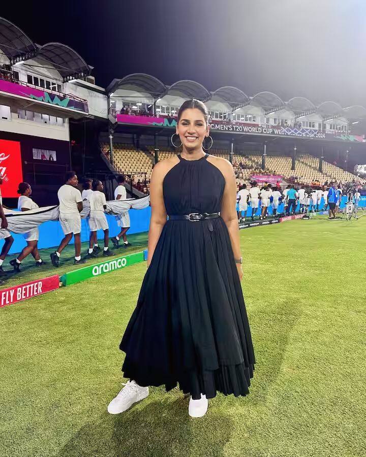 लग्नाआधी बुमराह आणि संजना एकमेकांना घमंडी असल्यासारखं समजत होते. मात्र एका मुलाखतीनंतर हा गैरसमज दूर झाला आणि हळूहळू दोघांना एकमेकांवर प्रेम झाले.