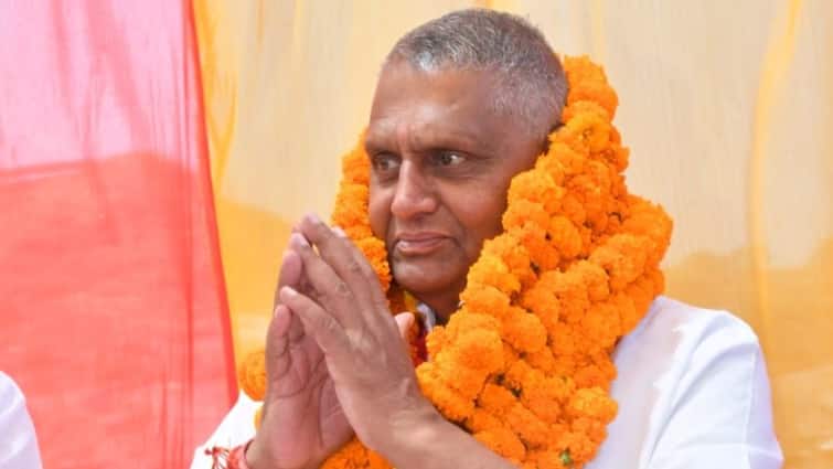 BJP सांसद देवेंद्र सिंह का गाली देते Video वायरल, उनके PA ने दी सफाई, जानिए क्या है मामला BJP MP Devendra Singh Video viral goes abusing PA gives clarification know matter ann BJP सांसद देवेंद्र सिंह का गाली देते Video वायरल, उनके PA ने दी सफाई, जानिए क्या है मामला
