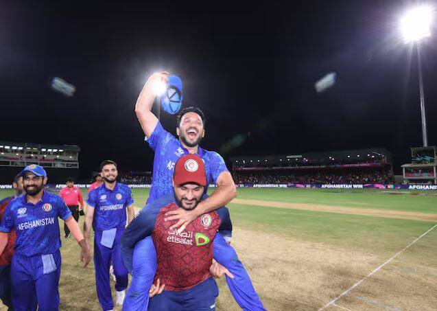 ਇਸ ਤੋਂ ਬਾਅਦ ਟੀਚੇ ਦਾ ਪਿੱਛਾ ਕਰਨ ਉਤਰੀ ਆਸਟ੍ਰੇਲੀਆ ਦੀ ਟੀਮ ਅਫਗਾਨ ਗੇਂਦਬਾਜ਼ਾਂ ਦੇ ਹੱਥੋਂ 19.2 ਓਵਰਾਂ 'ਚ 127 ਦੌੜਾਂ 'ਤੇ ਆਲ ਆਊਟ ਹੋ ਗਈ। ਆਸਟ੍ਰੇਲੀਆ ਲਈ ਗਲੇਨ ਮੈਕਸਵੈੱਲ ਨੇ ਸਭ ਤੋਂ ਵੱਡੀ ਪਾਰੀ ਖੇਡੀ, ਜਿਸ ਨੇ 41 ਗੇਂਦਾਂ 'ਤੇ 6 ਚੌਕਿਆਂ ਅਤੇ 3 ਛੱਕਿਆਂ ਦੀ ਮਦਦ ਨਾਲ 59 ਦੌੜਾਂ ਬਣਾਈਆਂ।