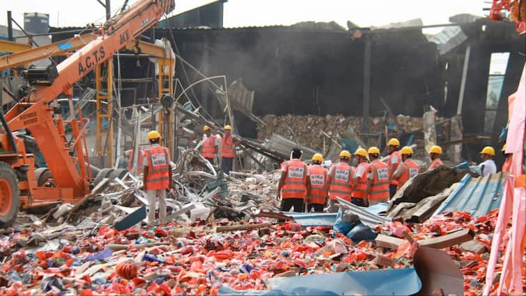 four people died and twelve injured in blast fire extinguishing equipment factory gurugram ann Gurugram Factory Blast: गुरुग्राम में आग बुझाने के उपकरण बनाने वाली फैक्ट्री में ब्लास्ट, 4 लोगों की दर्दनाक मौत, 12 घायल