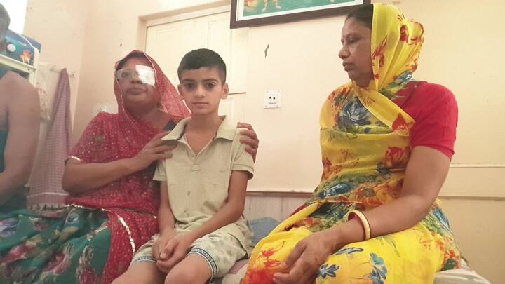 डीसीपी राजेश कुमार यादव ने बताया कि तीन पुलिस थाना क्षेत्र में धारा 144 लगाई गई है. जगह-जगह पर बैरिकेड से पैकेट के साथ में जाब्ता मौजूद है. आने जाने वालों से पूछताछ की जा रही है. तमाम अधिकारी व महिला अधिकारी क्षेत्र में ग्रस्त कर रहे हैं. सूरसागर क्षेत्र का पूरा बाजार बंद है. वहीं चार-पांच दुकानें ही खुली है. क्षेत्र में शांति बनी हुई है. हालांकि अभी पुलिस का भारी जाब्ता मौके पर मौजूद है.