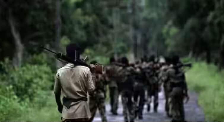 Maoist armed attack on security forces vehicle in Silgar and Tekulgudam forest of sukma district Two jawans martyred in IED blast maharashtra marathi news Chhattisgarh Naxal : सुरक्षा दलाच्या वाहनावर माओवाद्यांचा सशस्त्र हल्ला; आयईडी स्फोटात दोन जवान शहीद  