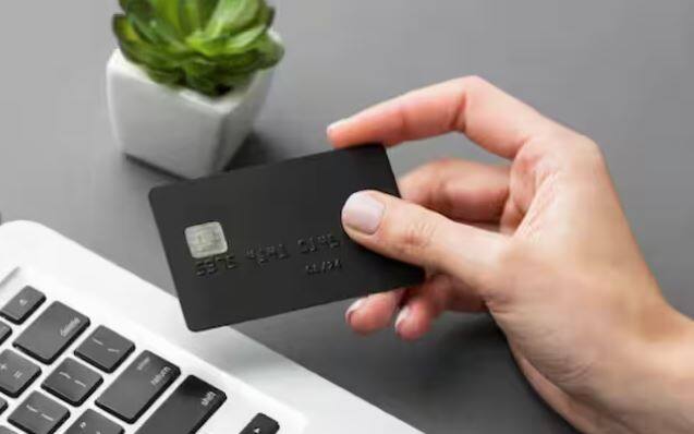 ਕਿਉਂਕਿ ਤੁਸੀਂ ਪਹਿਲਾਂ ਖਰੀਦਦਾਰੀ ਕਰ ਸਕਦੇ ਹੋ ਅਤੇ ਬਾਅਦ ਵਿੱਚ ਪੈਸੇ ਅਦਾ ਕਰਨੇ ਪੈਣਗੇ, ਜਾਂ ਕਿਸੇ ਨੇ EMI 'ਤੇ ਕੁਝ ਖਰੀਦਣਾ ਹੈ। ਫਿਰ ਵੀ ਕ੍ਰੈਡਿਟ ਕਾਰਡ ਦੀ ਵਰਤੋਂ ਕੀਤੀ ਜਾਂਦੀ ਹੈ।