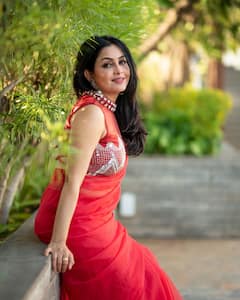 लाल साड़ी में 'अंगूरी भाभी' ने ढाया कहर, तस्वीरें देख फैंस हुए फिदा, आपने देखीं क्या?