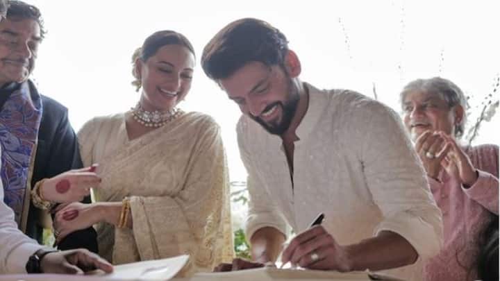 Sonakshi Sinha and Zaheer Iqbal are now married. The two tied the knot in the presence of family and friends.