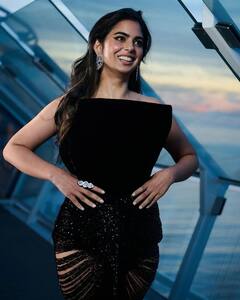 अनंत-राधिका के सेकेंड प्री-वेडिंग बैश में बहन ईशा अंबानी ने पहनीं लाखों की ड्रेसेज, पर अपनी शादी का गाउन भी किया रिपीट