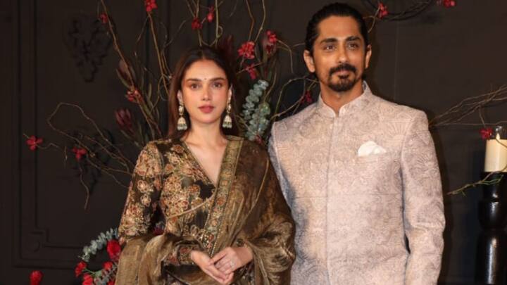 বিয়ে থেকে রিসেপশন, সোনাক্ষীর বিশেষ দিনে আগাগোড়া পাশে ছিলেন 'হীরামন্ডি'র সহ অভিনেত্রী অদিতি রাও হায়দরি। অদিতির পাশে ছিলেন প্রেমিক সিদ্ধার্থ।