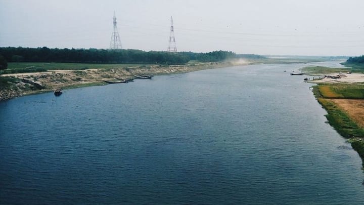 भारत के कई हिस्सों में अलग-अलग नदियां है. जिनमें गंगा, ब्रह्मपुत्र और सिंधु जैसी लंबी नदियां है. लेकिन क्या आपको पता है किस देश में सबसे ज्यादा नदियां हैं. जान जानेंगे तो चौंक जाएंगे.