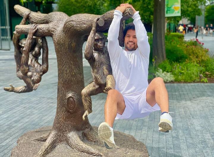 शो में एंट्री के साथ ही उन्होंने अपने खुशमिजाज अंदाज से बाकी लोगों को प्रभावित करना भी शुरू कर दिया है. हालांकि नीरज का गेम घर के अंदर आगे कैसा रहेगा ये अभी देखना बाकी है.