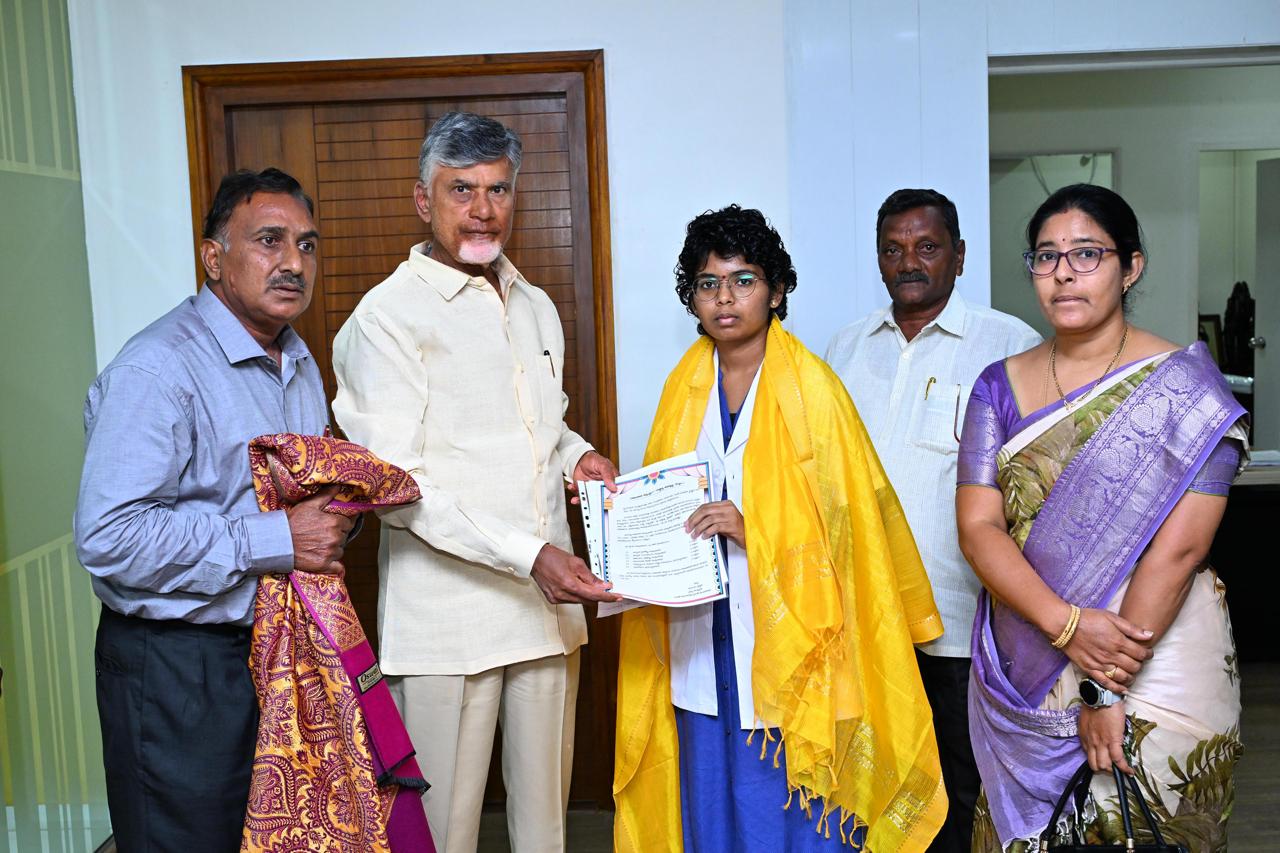 AP News: పొలం అమ్మి అమరావతికి రూ.25 లక్షల విరాళం, మెడికల్ స్టూడెంట్ గొప్ప మనసు