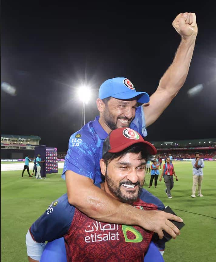 ਮੈਕਸਵੈੱਲ ਤੋਂ ਇਲਾਵਾ ਕੋਈ ਹੋਰ ਆਸਟ੍ਰੇਲੀਆਈ ਬੱਲੇਬਾਜ਼ ਨਹੀਂ ਚੱਲ ਸਕਿਆ। ਮੈਕਸਵੈੱਲ ਤੋਂ ਇਲਾਵਾ ਕੋਈ ਵੀ ਆਸਟ੍ਰੇਲੀਆਈ ਬੱਲੇਬਾਜ਼ 15 ਦੌੜਾਂ ਦਾ ਅੰਕੜਾ ਵੀ ਪਾਰ ਨਹੀਂ ਕਰ ਸਕਿਆ।