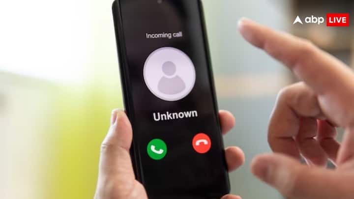 Block Unknown Callers: अपने फोन पर अननोन नंबर्स से लगातार काॅल आने से हैं परशेान. तो फिर फोन में ऑन कर सकते हैं ये सेटिंग नहीं आएगा एक भी अननोन काॅल. क्या है प्रोसेस चलिए जानते हैं.