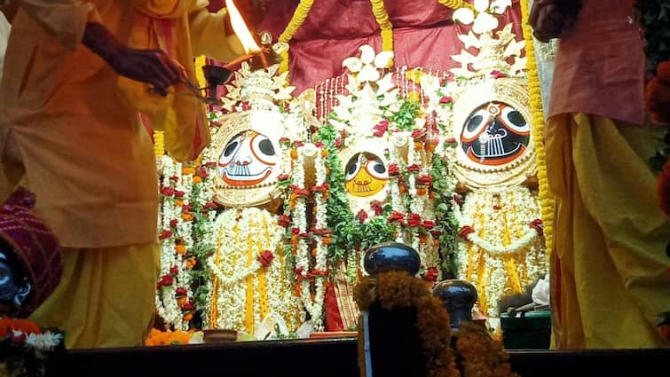 Varanasi Lord Jagannath his family be unwell devotees 6 July14 days give darshan ann भगवान जगन्नाथ परिवार संग 14 दिनों के लिए हो जाएंगे अस्वस्थ, 6 जुलाई को देंगे दर्शन