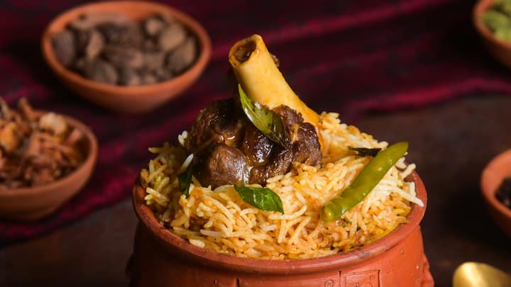 Gosht Sindhi Biryani is a robust mutton biryani that hails from Sindh and is known for its rich and spicy flavors. The tender mutton and aromatic spices combine to create a dish that is both flavorful and satisfying. (Image source: Special Arrangements)