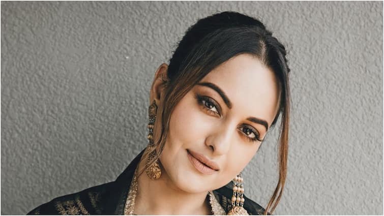 Sonakshi Sinha is not converting into islam for marriage confirms Zaheer Iqbal father Sonakshi Sinha: సోనాక్షి సిన్హా ముస్లిం మతంలోకి మారుతుందా? క్లారిటీ ఇచ్చిన పెళ్లి కొడుకు తండ్రి