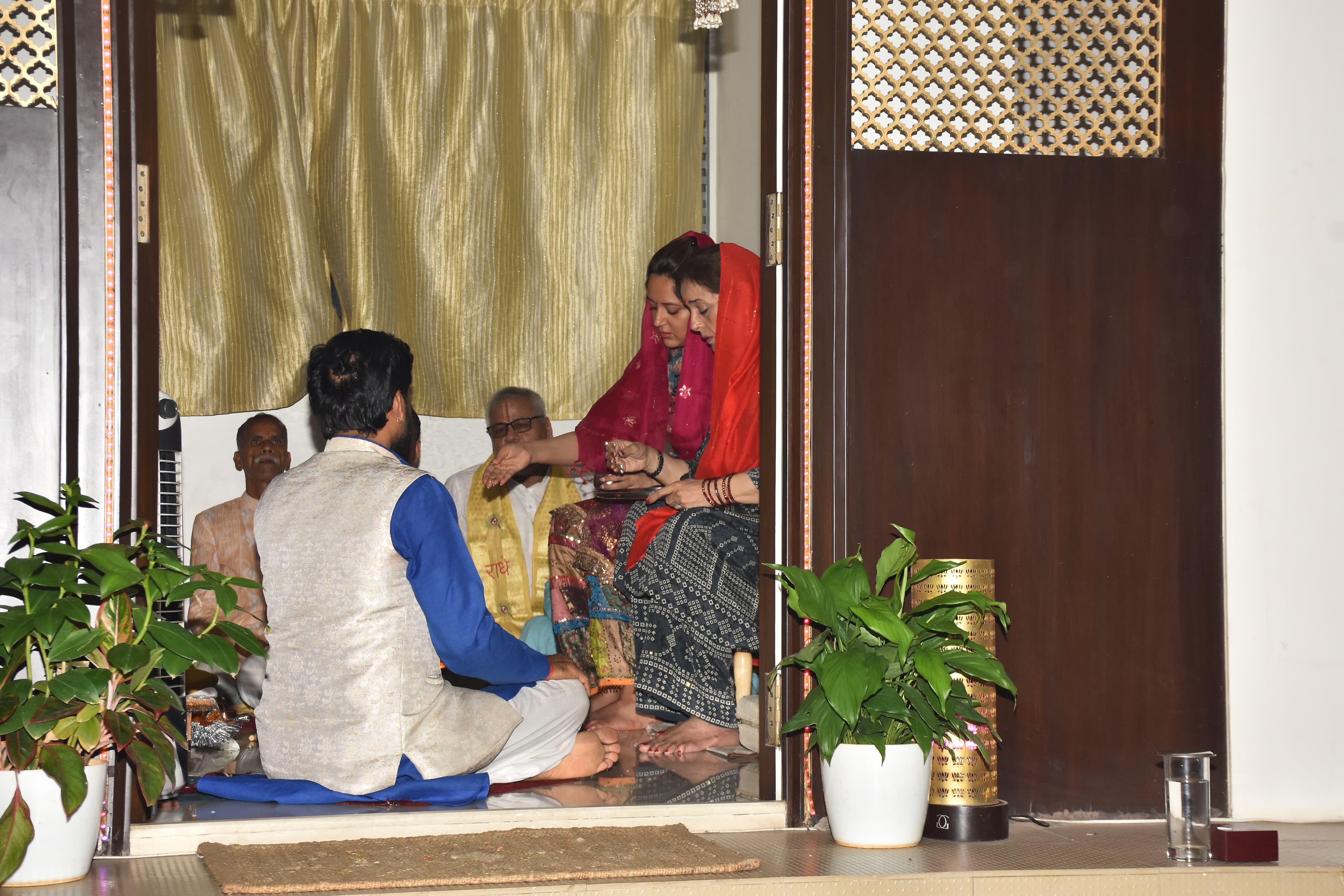 Sonakshi Sinha की शादी के पहले पिता शत्रुघ्न ने कराई पूजा, पंडित जी ने तारीफ में कहा- बहुत अच्छा रहा