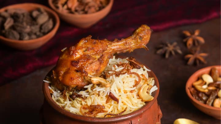 Murgh Sindhi Biryani is a flavorful chicken biryani from Sindh, characterised by its rich and spicy taste. The tender chicken pieces are cooked with aromatic spices and rice, resulting in a dish that is both hearty and delicious. (Image source: Special Arrangement)