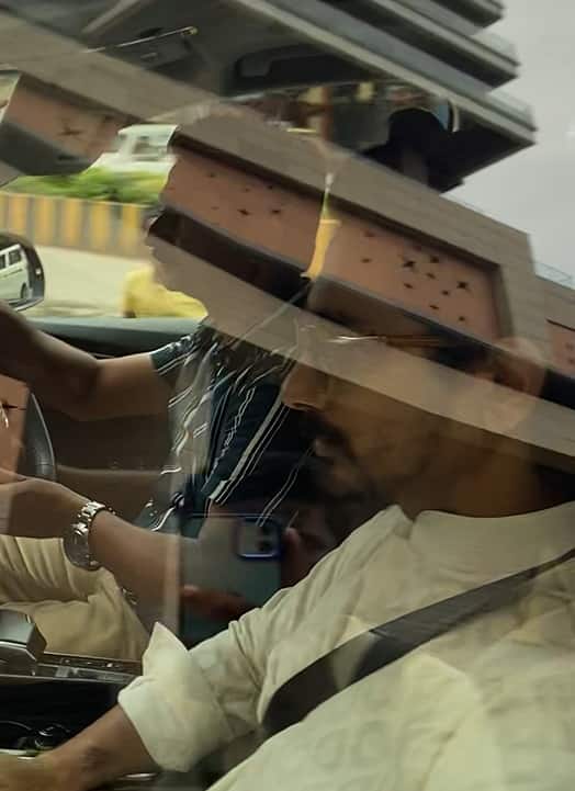 इसके अलावा एक्ट्रेस अदिति राव हैदरी भी अपने मंगेतर के साथ सोनाक्षी-जहीर की शादी में पहुंची हैं.