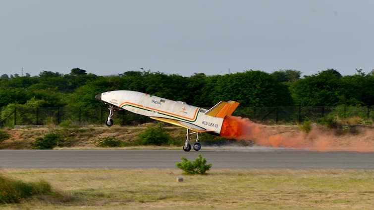 ISRO successfully tests its Reusable Launch Vehicle or RLV Landing Experiment ISRO News: ఇస్రో RLV టెస్ట్ సూపర్ సక్సెస్ - 320 కి.మీ. స్పీడ్‌తో సొంతంగా ల్యాండైన మాడ్యుల్