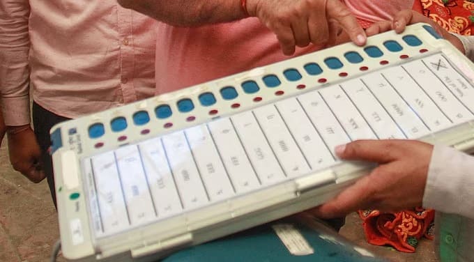 આ ઉપરાંત આંધ્રપ્રદેશ અને ઓડિશાના અનુક્રમે YSRCP અને બીજુ જનતા દળ (BJD)ના ઉમેદવારોએ પણ 4 જૂને વિધાનસભા ચૂંટણીના પરિણામોની ઘોષણા બાદ EVM ચેકિંગ માટે અરજી કરી છે. આ સાથે વિધાનસભા ચૂંટણીના પરિણામોની ચકાસણી માટે જે અરજીઓ આવી છે તેમાં કુલ ત્રણ વિધાનસભા મતવિસ્તાર એવા છે જ્યાં 26 મતદાન મથકોના સંદર્ભમાં ચકાસણીની માંગણી કરવામાં આવી છે.