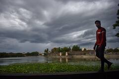 Weather Update: আসছে বৃষ্টি! বইতে পারে ঝোড়ো হাওয়া! কখন সঙ্গে রাখতেই হবে ছাতা?