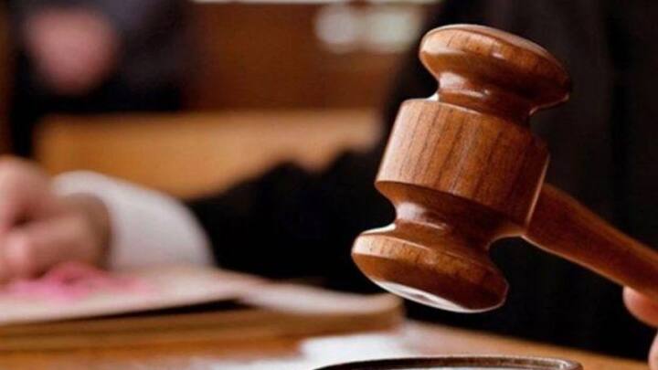 कोर्ट के द्वारा चालान गंभीर अपराध में किए जाते हैं. जैसे कोई शराब पीकर गाड़ी चला रहा हो या फिर किसी परमिट का उल्लंघन कर रहा हो. ऐसे चालान कोर्ट द्वारा ही तय किए जाते हैं.  इनमें जुर्माना कोर्ट जाकर ही भरना पड़ता है.